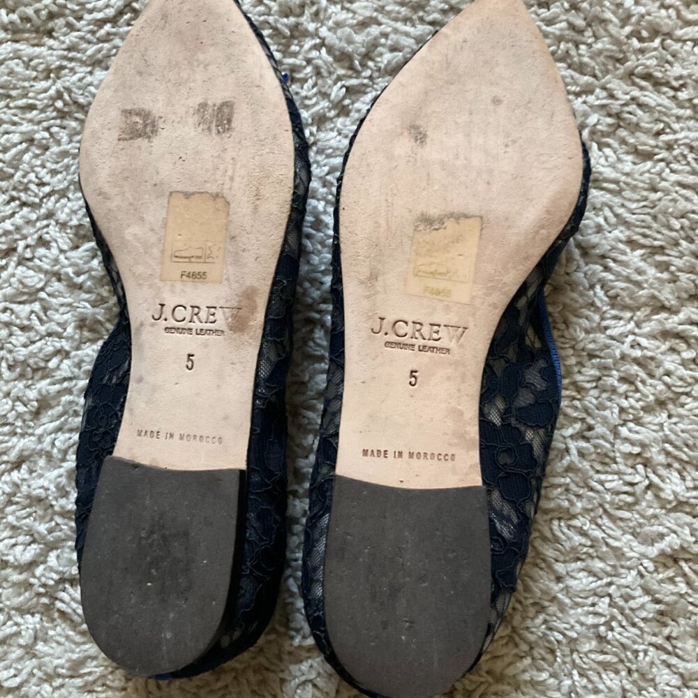J.CREW gemma lace ballet flat. SIZE: 5M. COLOR: navy. - Picture 2 of 7